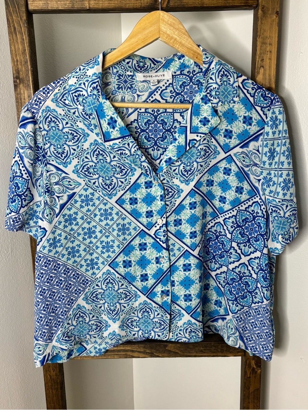 Rose & Olive Blue Tile-Print Button Down Shirt Size L